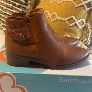 Booties size 7.5 M  (Acorn) color / caramel color/ tan color